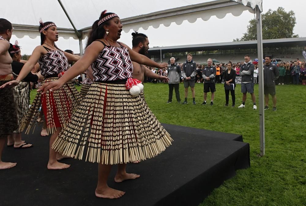 Los All Blacks dirigen un entrenamiento con alumnos en Gijón