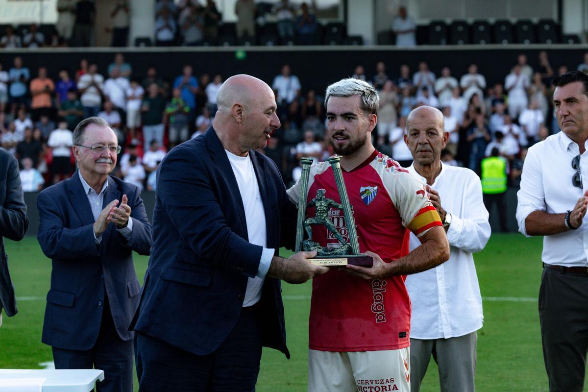 Foto del AD Ceuta 2-1 Málaga CF, cuarto amistoso esta pretemporada, en el que los locales se llevaron el Trofeo ‘Ciudad de Ceuta’. Primera derrota malaguista en esta preparación para la vuelta a Primera.