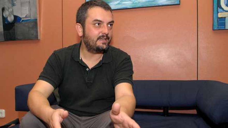 Federico González Moreo en un momento de la entrevista. | santi blanco