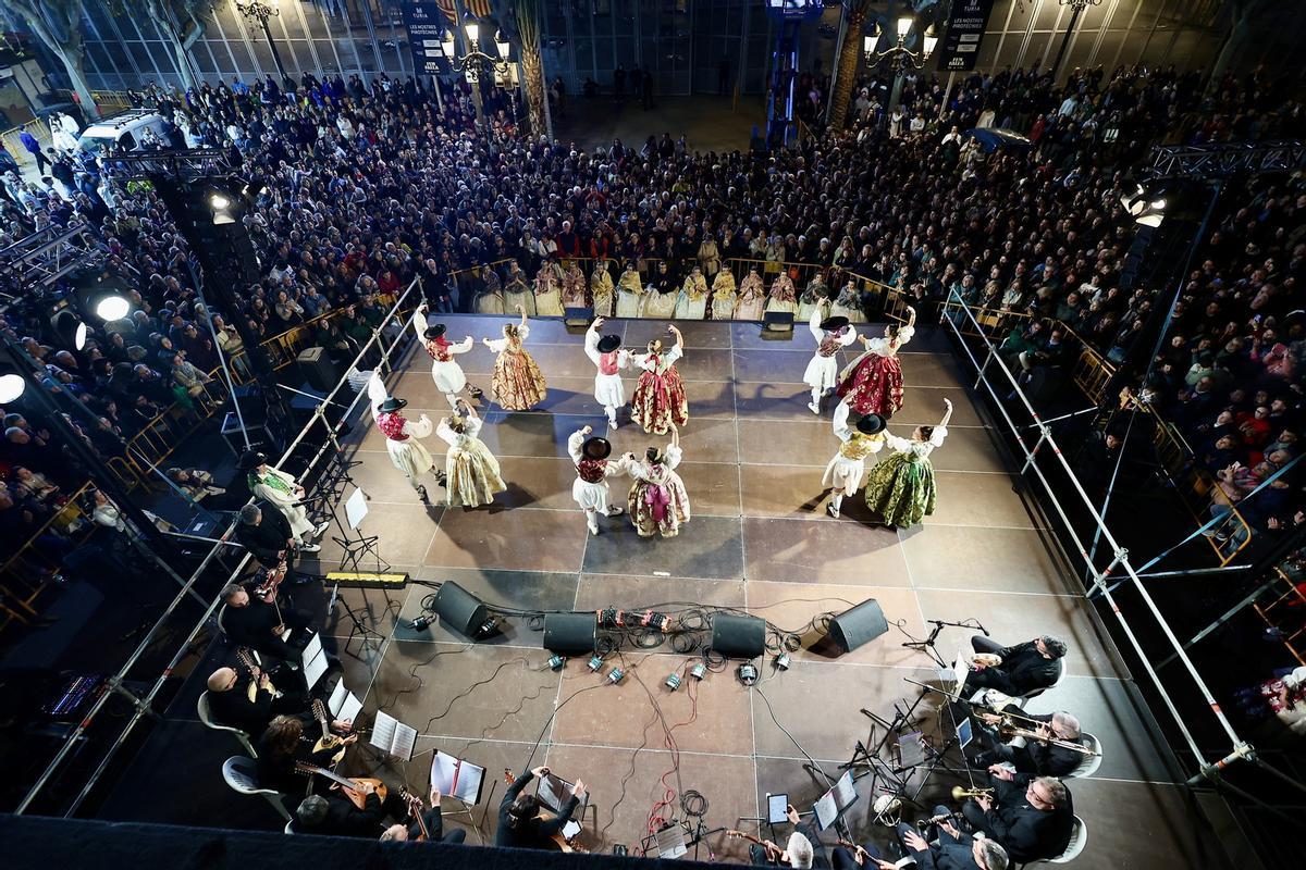 Bailes Tradicionales a pie de Ayuntamiento en las Fallas 2026