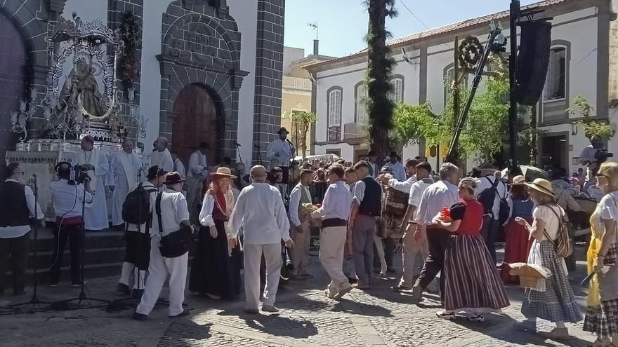 La primera romería del Pino de los recién nacidos Muriel, Joel y Aurora