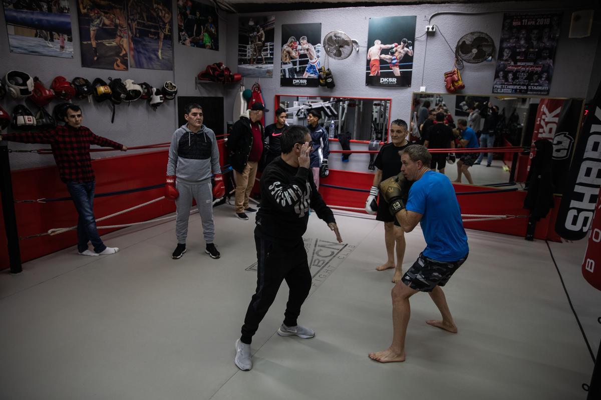 Entrenamiento de boxeo en el gimnasio DKSR para la rehabilitación de toxicómanos