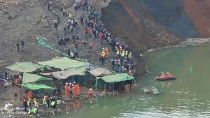 Més de 100 de desapareguts a l’esfondrar-se una mina a Birmània