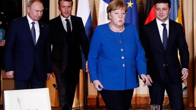 Putin, Merkel, Macron y Zelensky, antes de empezar la reunión en París.