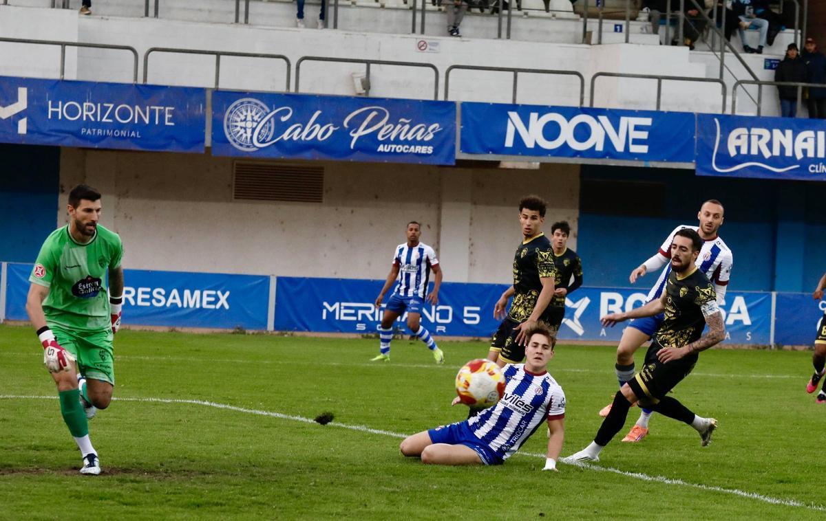 La victoria del Avilés ante el Ourense, en imágenes. La victoria del Avilés ante el Ourense, en imágenes.