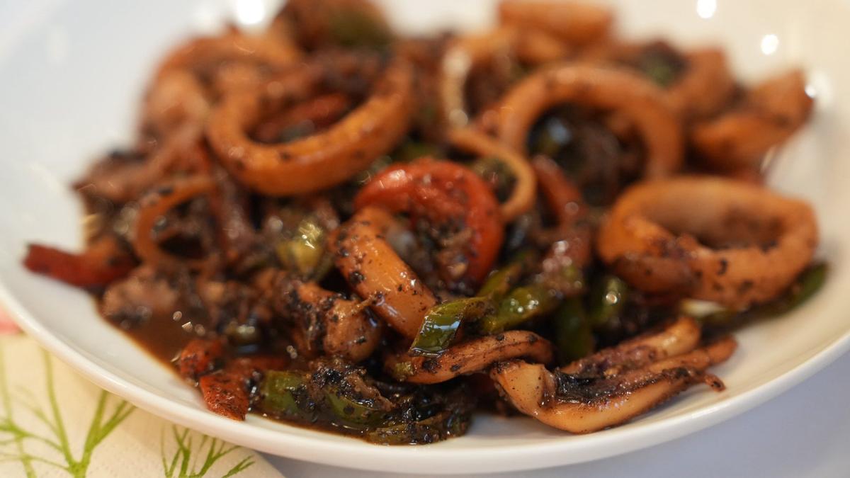 Plato de frita de calamar.