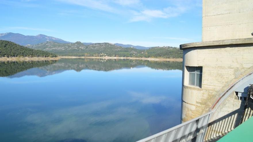 Imatge d&#039;arxiu de l&#039;embassament vist des de la presa.