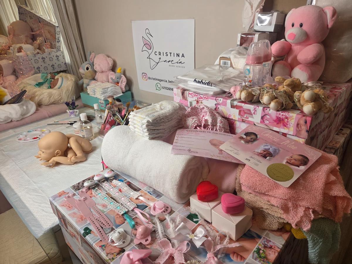 Los bebés reborn realizados en el taller antequerano de Cristina