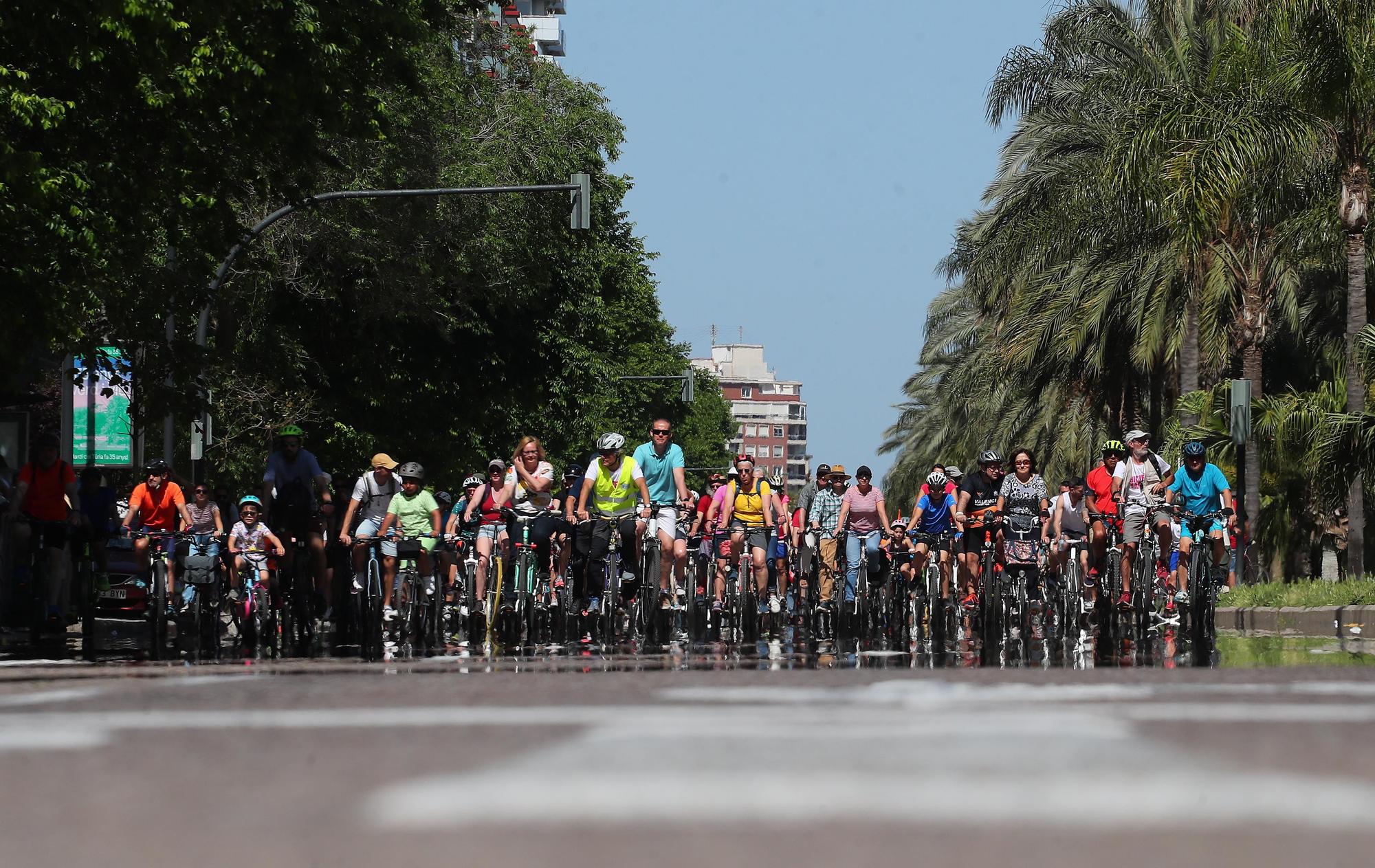 Búscate en la València Bike Parade