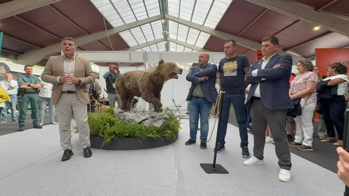 El “oso rubio” de Xedré inaugura Narcenatur, la feria que reivindica que «el mundo rural sigue vivo»
