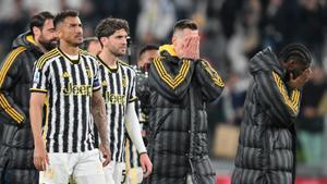 Los jugadores de la Juventus, tristes tras el empate ante Atalanta