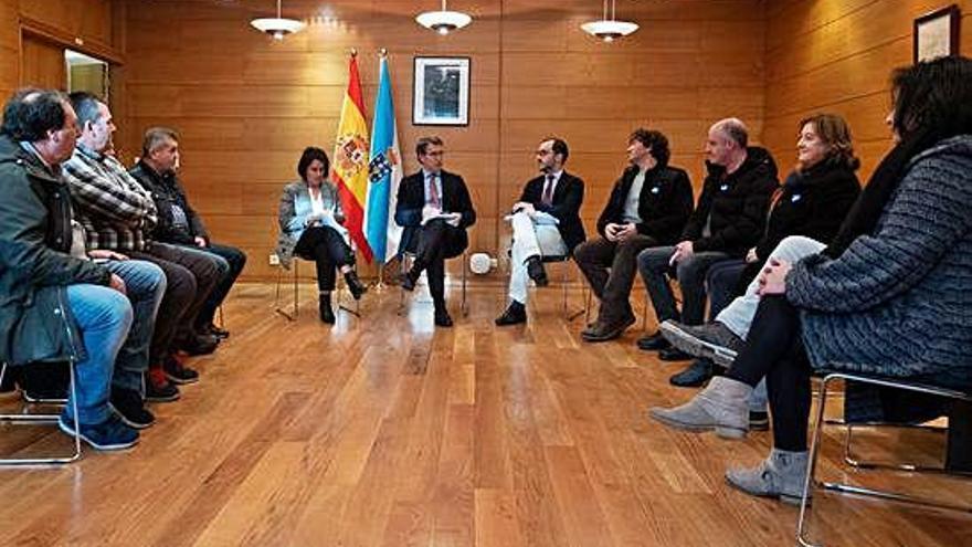 Imagen de la reunión de ayer entre Feijóo y los representantes del comité de empresa de Navantia Ferrol.