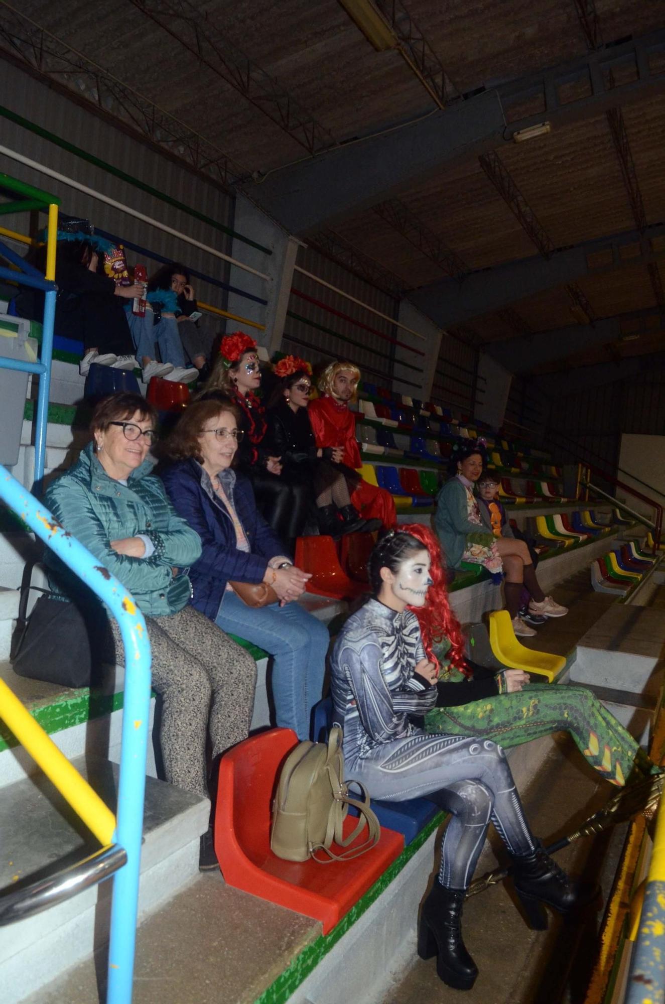 El festival de comparsas de O Grove hizo historia, al celebrarse por primera vez en el Auditorio Municipal de Monte da Vila.