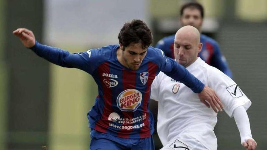 El jugador, durante un partido con la Segoviana.