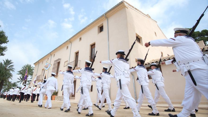 Homenaje por tierra y aire para el marino Jorge Juan en Novelda