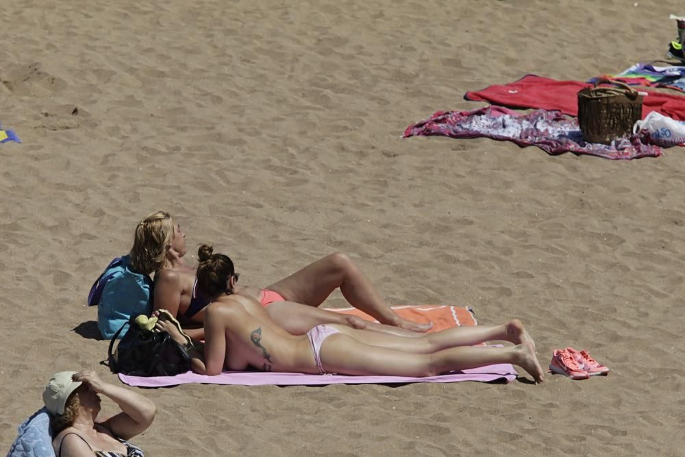 Día de playa en Gijón.