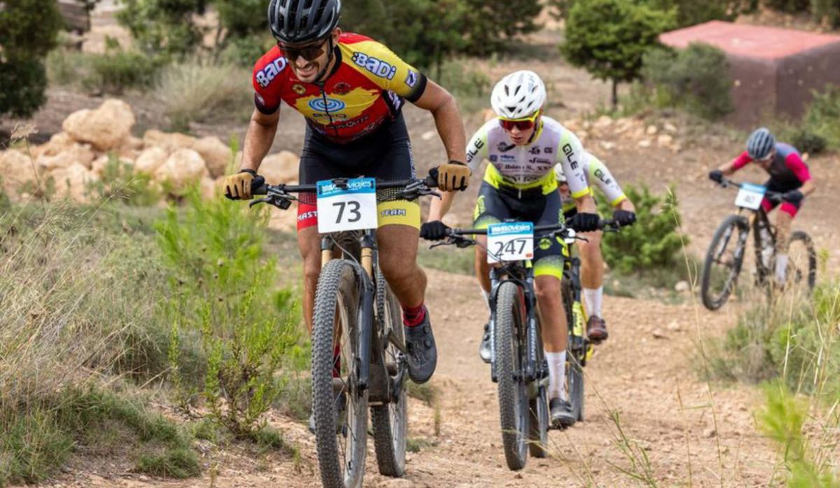 Los ciclistas Raúl Ferrer y Adrián Ribas en una edición pasada. | | D. BECERRA