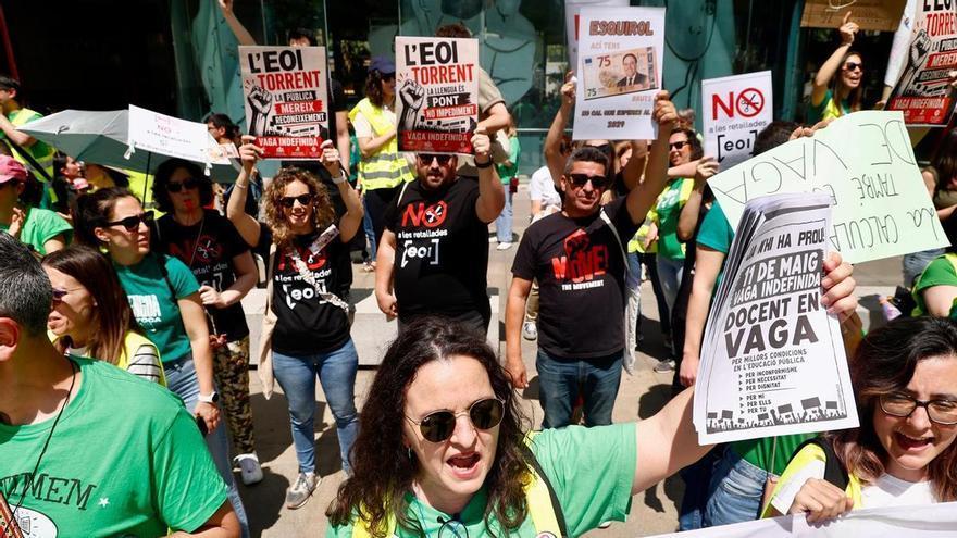 Cerca de 500 personas marchan en Torrent para defender la educación pública