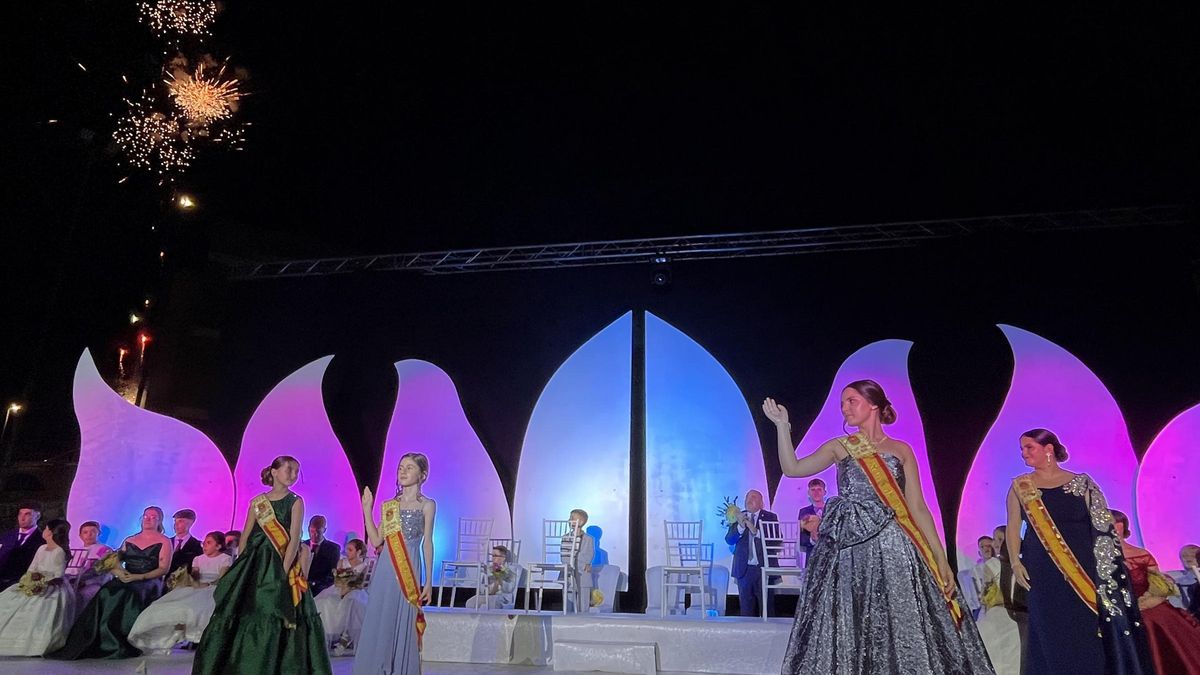 Foto de la proclamación de las reinas de las fiestas de Sant Joan de Moró.