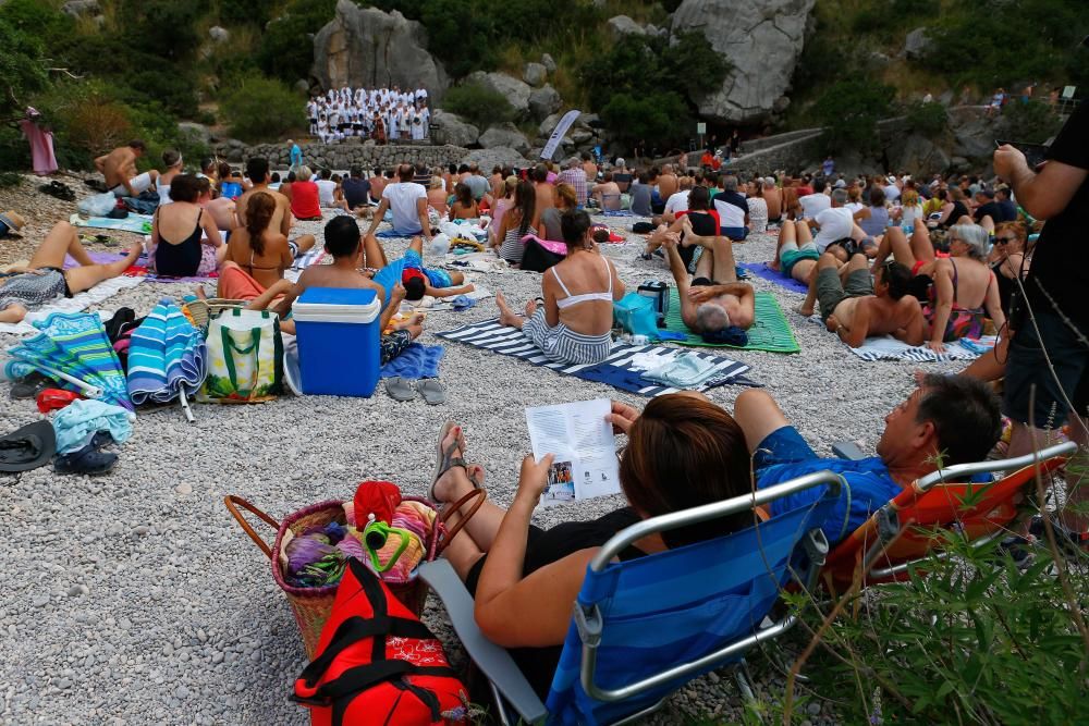 El concierto del Torrent de Pareis entusiasma a residentes y turistas