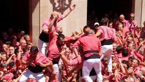 Eufòria de la Colla Vella durant la diada de Sant Joan a Valls, on han ajuntat quatre castells de la maxima dificultat.