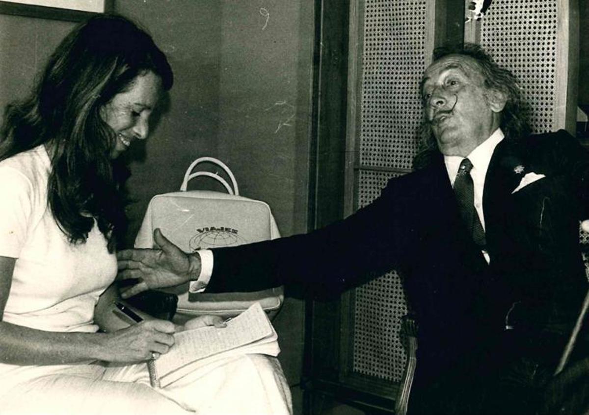 Pirula Arderius entrevistando a Dalí