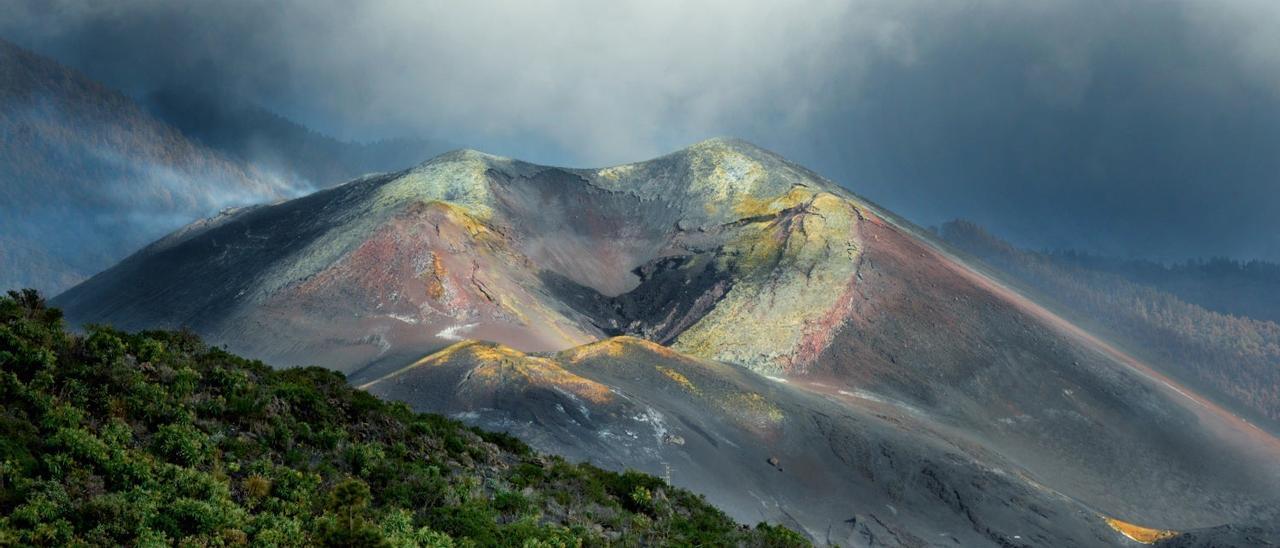 Regreso a La Palma un año después del volcán: la isla bonita renace de sus cenizas