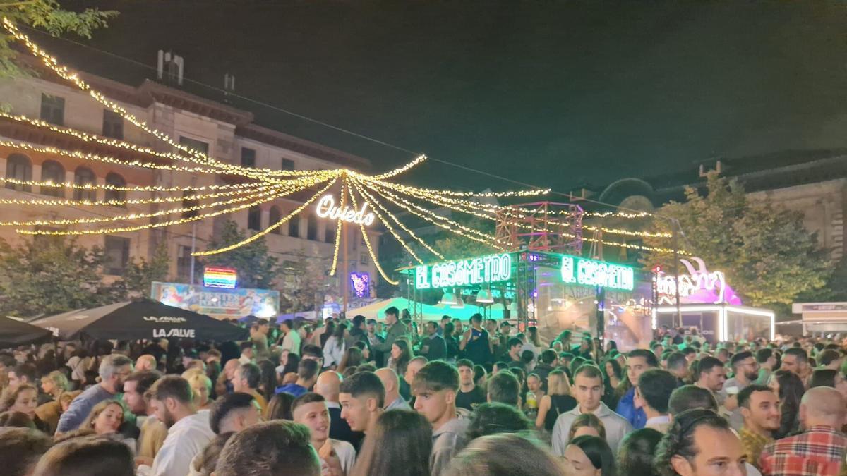 Ambiente en la plaza de Porlier.