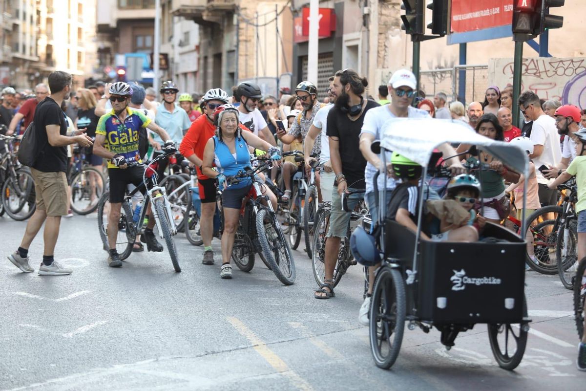 Participantes en la concentración de Elche esta tarde