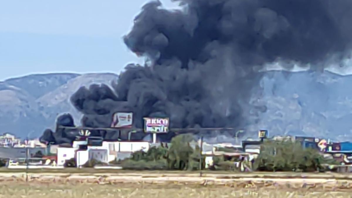 FOTOS | Incendio en el almacén de Cervezas Damm en Son Malferit