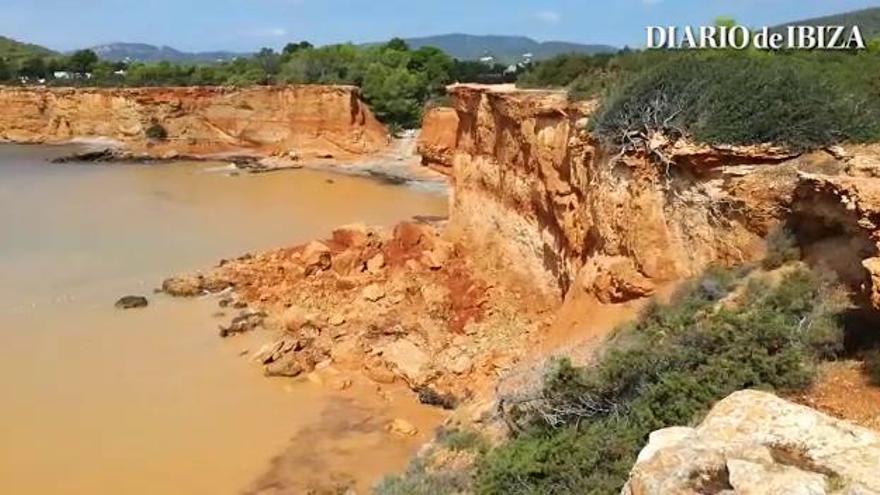 La lluvia provoca deslizamientos de tierra en la costa de Sant Josep