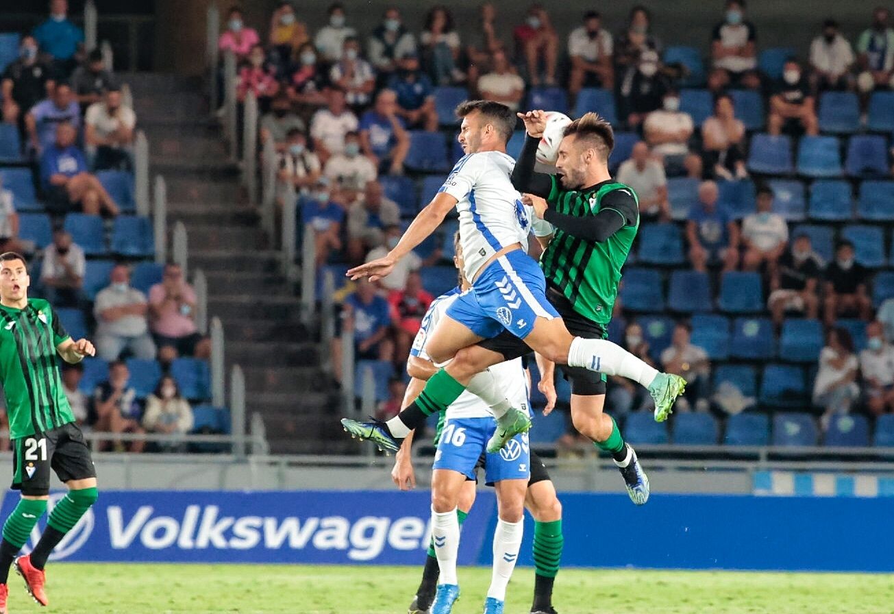 Encuentro entre el CD Tenerife y la SD Eibar