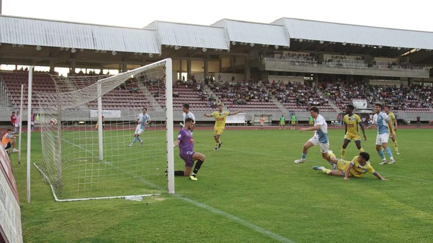 El Compos quiere dejar atrás el “palo” del Zamora en el primer derbi de la temporada