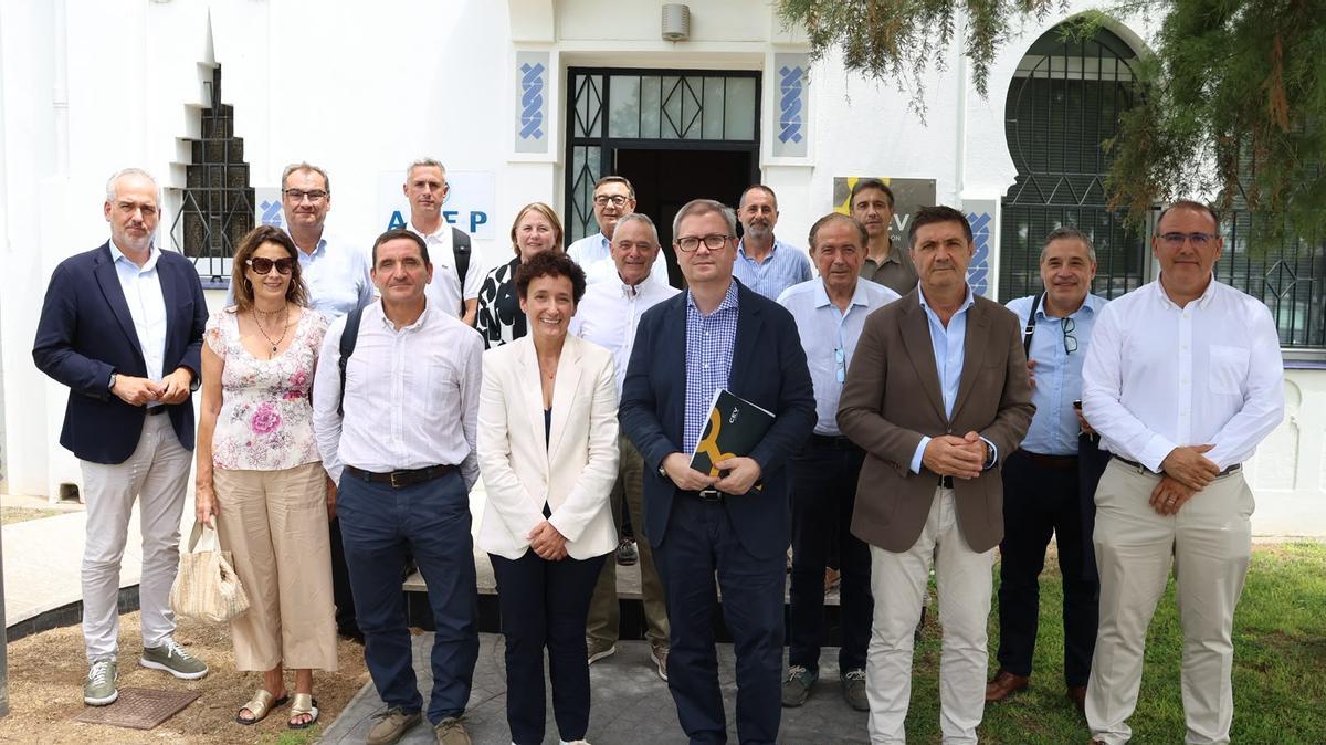 Ballester suma a los empresarios de Castellón como aliados de la política útil y de la generación de confianza.
