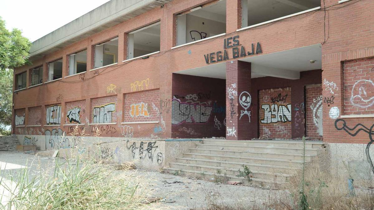 El Ayuntamiento cederá la parcela del antiguo IES Vega Baja más otros terrenos adyacentes