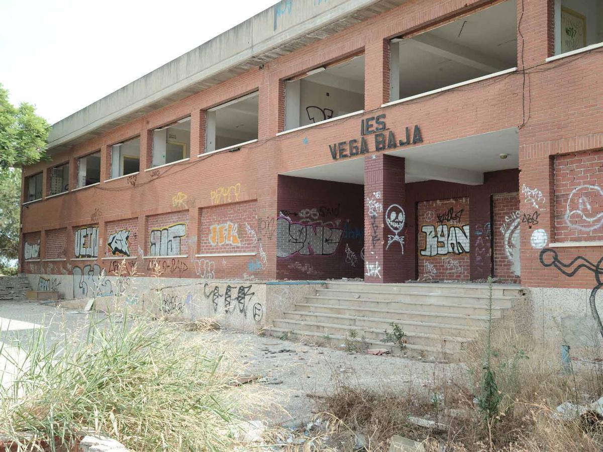 El Ayuntamiento cederá la parcela del antiguo IES Vega Baja más otros terrenos adyacentes
