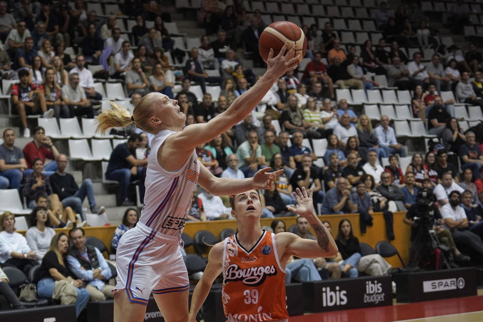 Exhibició de l'Spar Girona a l'Eurolliga contra el Bourges (92-62)