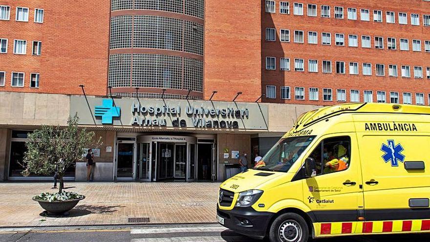 Los hospitales de Lleida, con 9 ingresados en la UCI, urgen especialistas en críticos