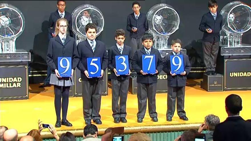 El número 08354, primer premio de la lotería del Niño