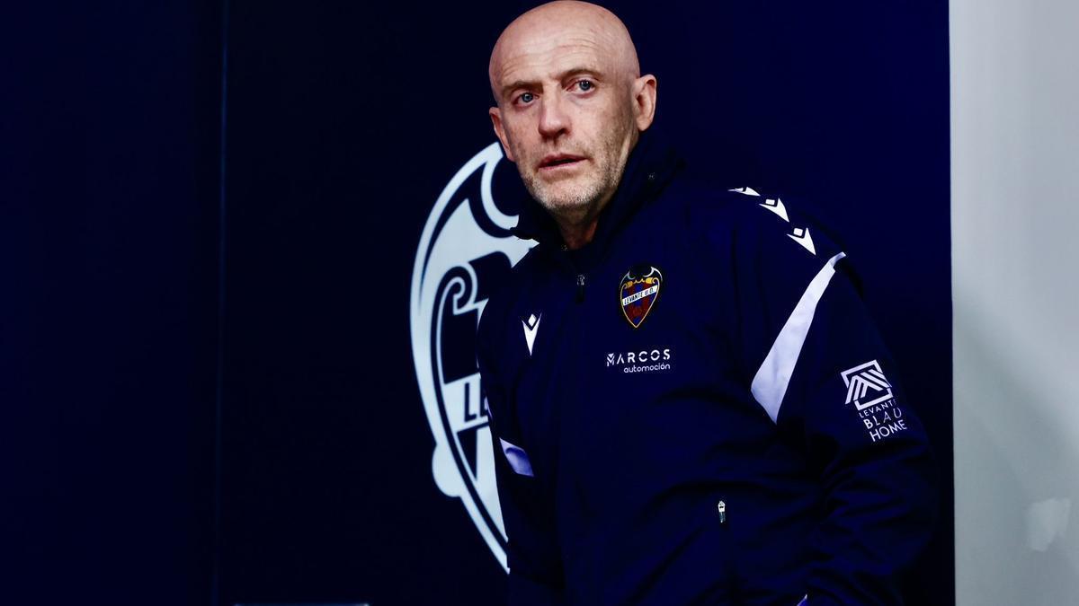 Julián Calero, destituido como entrenador del Levante Julián Calero, destituido como entrenador del Levante