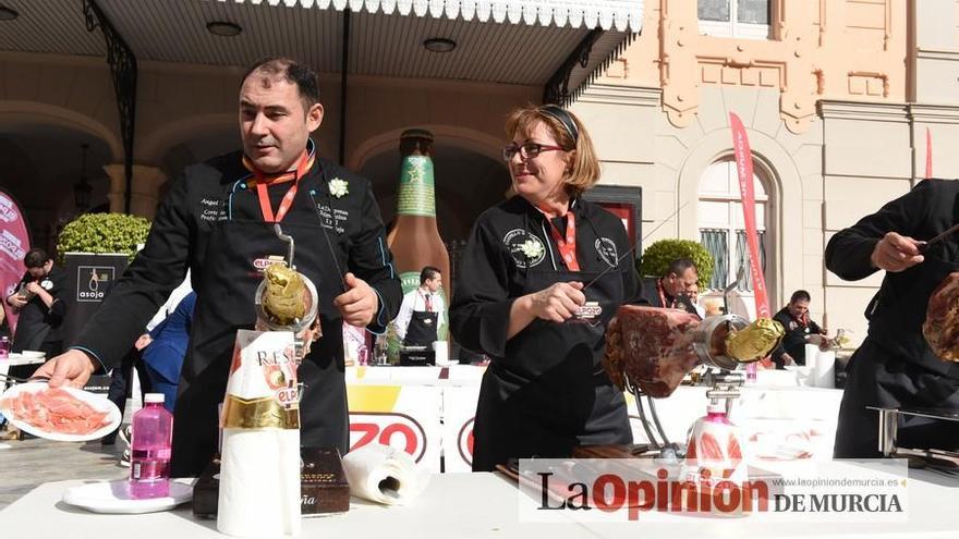 Corte solidario de jamón contra el cáncer