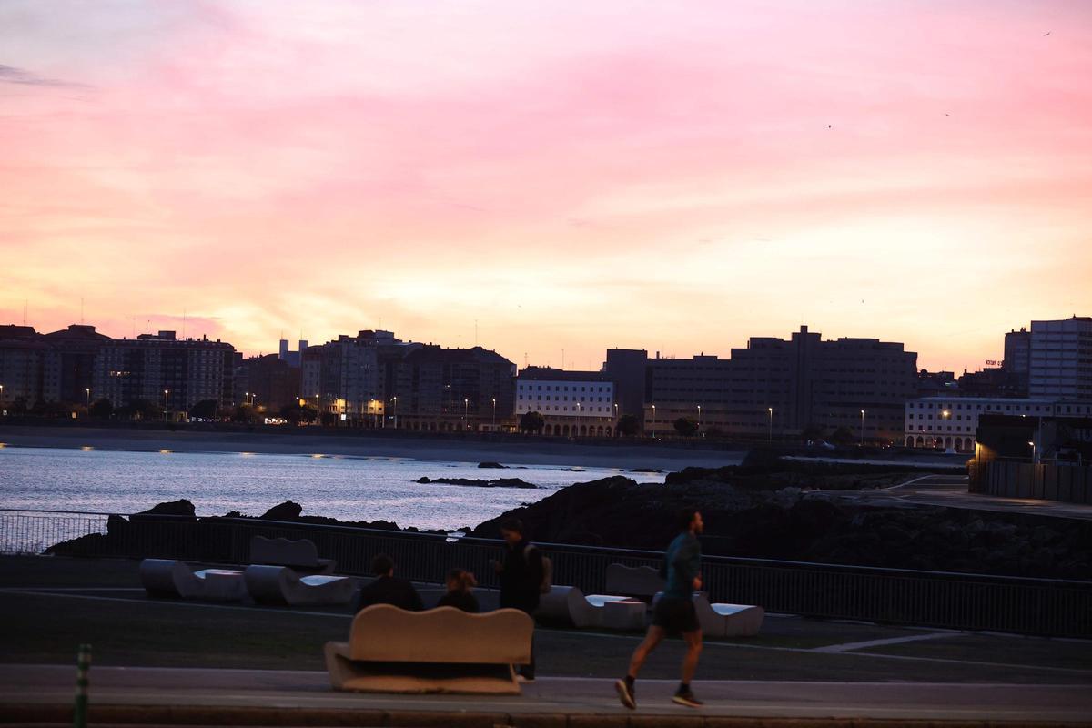 Año nuevo en A Coruña: 2026 comienza con colas para los buses y taxis tras las fiestas de Nochevieja