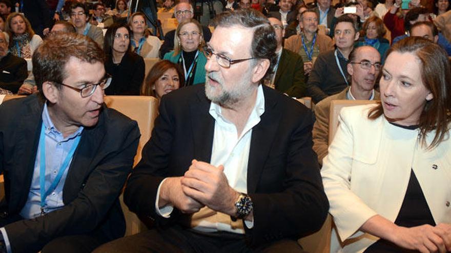 Alberto Núñez Feijóo, Mariano Rajoy y la esposa del presidente del Gobierno, Elvira &#039;Viri&#039; Fernández, en el Congreso del PP // R.Vázquez