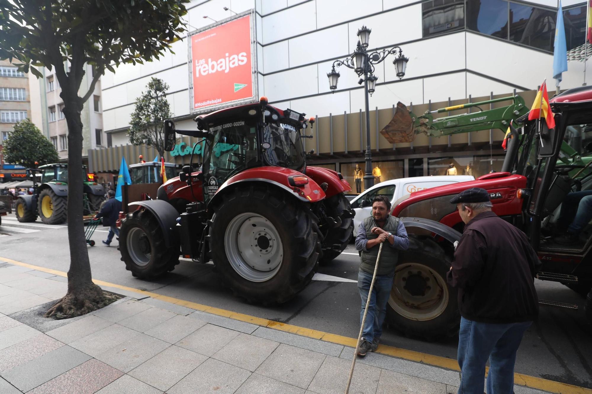 Protestas de los ganaderos y agricultores en Oviedo