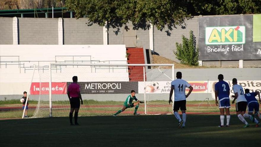 Aarón, con tres goles, lidera a una gran UPP ante el Salmantino (4-1)