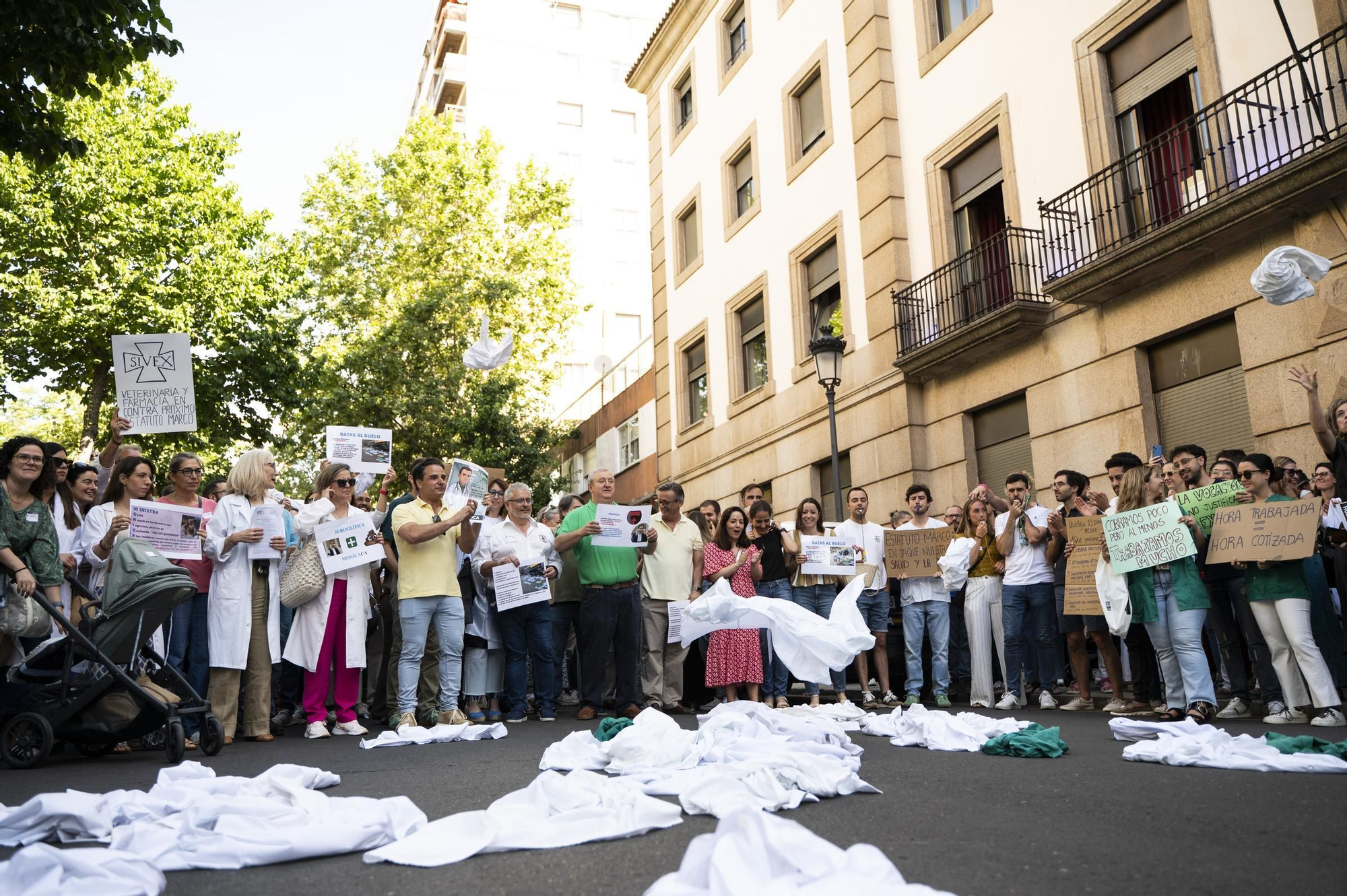 Las imágenes de la protesta de médicos en Cáceres
