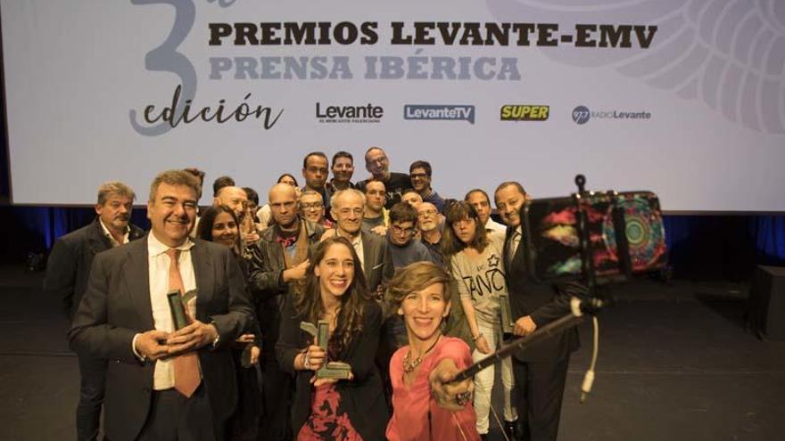 Premio al Valencia CF por cien años de presencia en la sociedad valenciana