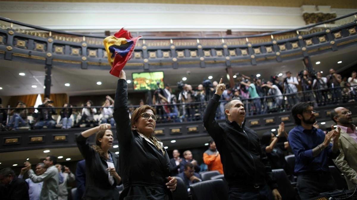 Protesta en la Asamblea Nacional de Venezuela, en agosto del 2017, por la tecnología de votación de Smartmatic.