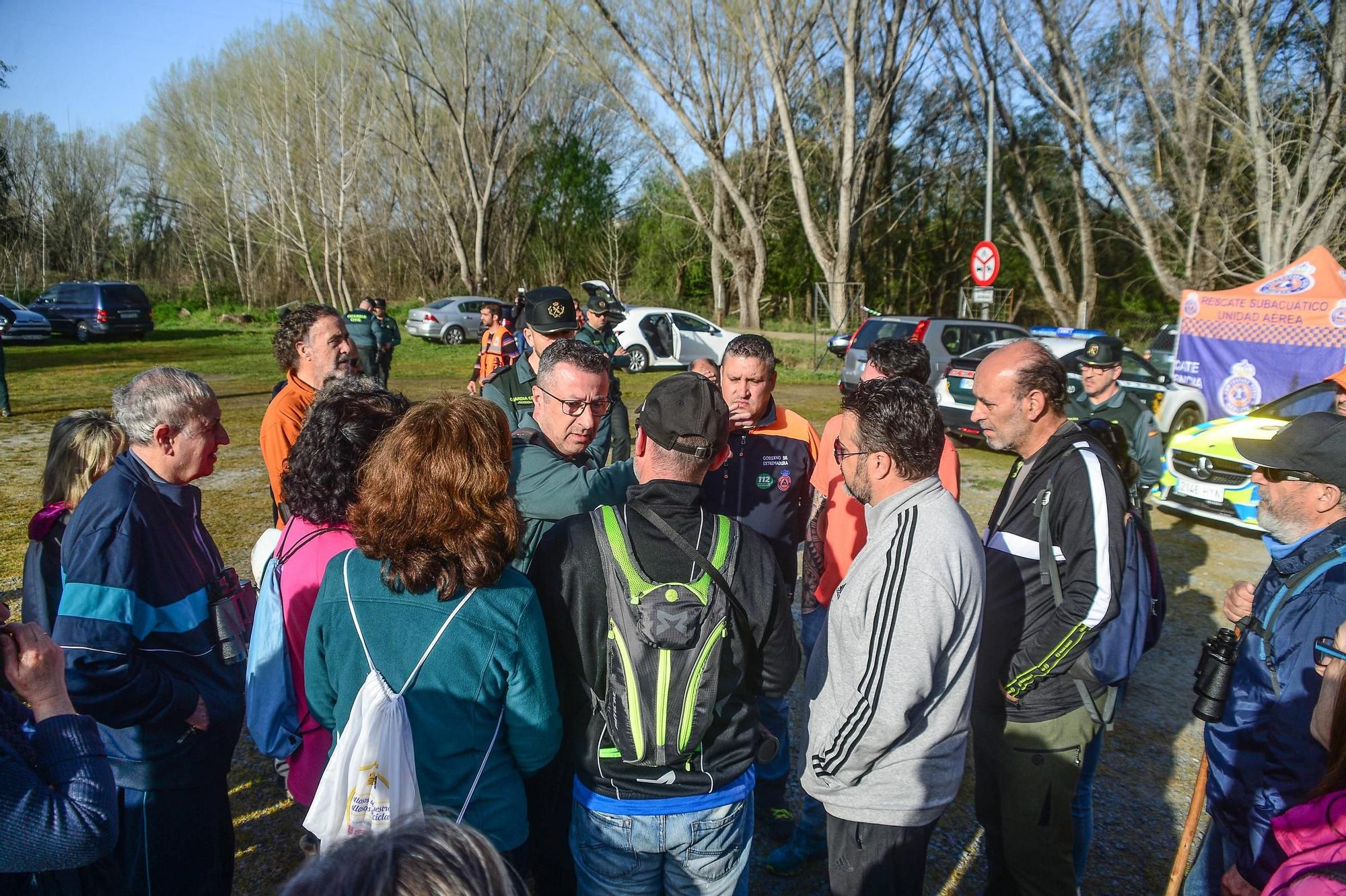 Fotogalería | Medio centenar de voluntarios buscan al desaparecido de Plasencia