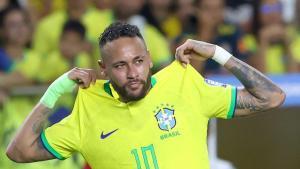 Archivo - Neymar durante un partido con la selección brasileña